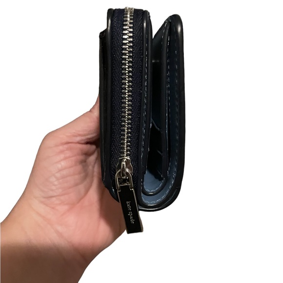 KATE SPADE DISNEY ALICE IN WONDERLAND BIFOLD WALLET EXCELLENT CONDITION! - Picture 4 of 6